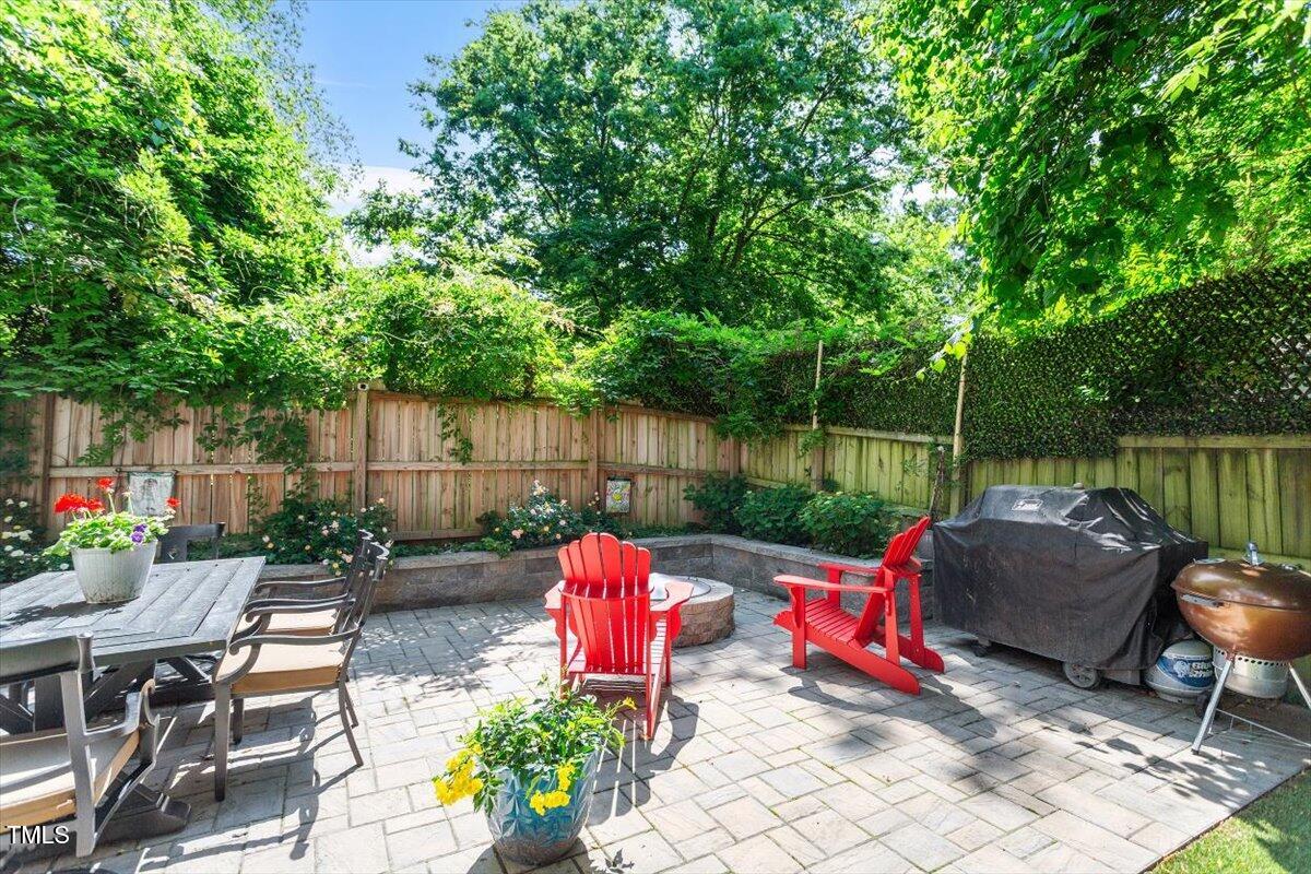 2613 Bedford Avenue Raleigh, NC 27607 - Photo 39 of 44 a garden view with a seating space