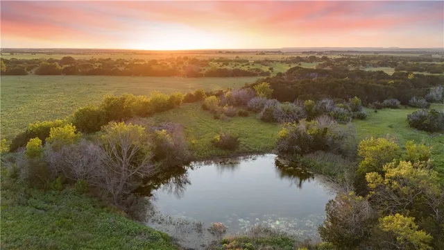 $566,610 | 2139 Iredell Tx 76649, Iredell, TX 76649