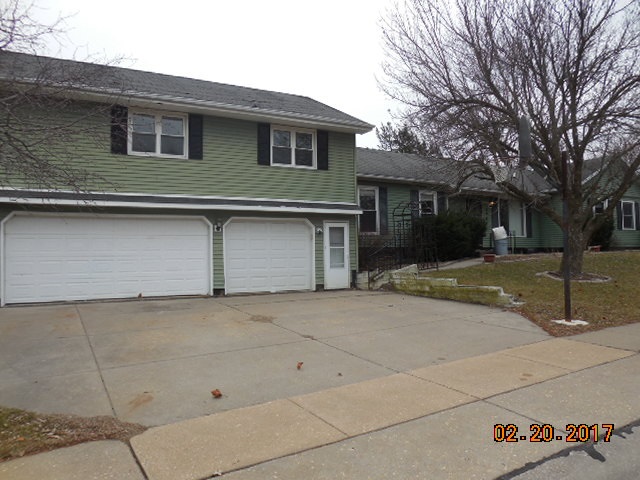 5911 Oakbrook Road Davenport, IA 52806 - Photo 1 of 16 Gallery Image 1