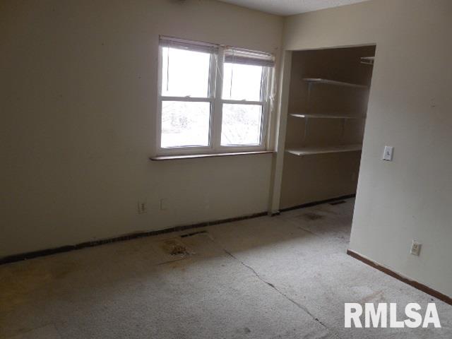 5911 Oakbrook Road Davenport, IA 52806 - Photo 11 of 16 Gallery Image 11