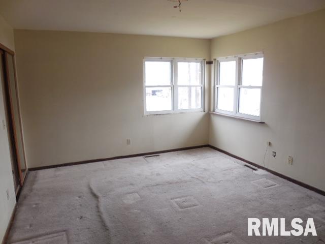 5911 Oakbrook Road Davenport, IA 52806 - Photo 9 of 16 Gallery Image 9