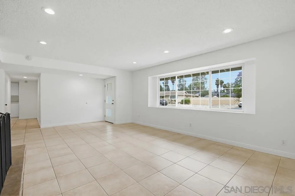 12838 Montauk Street Poway, CA 92064 - Photo 6 of 31 living