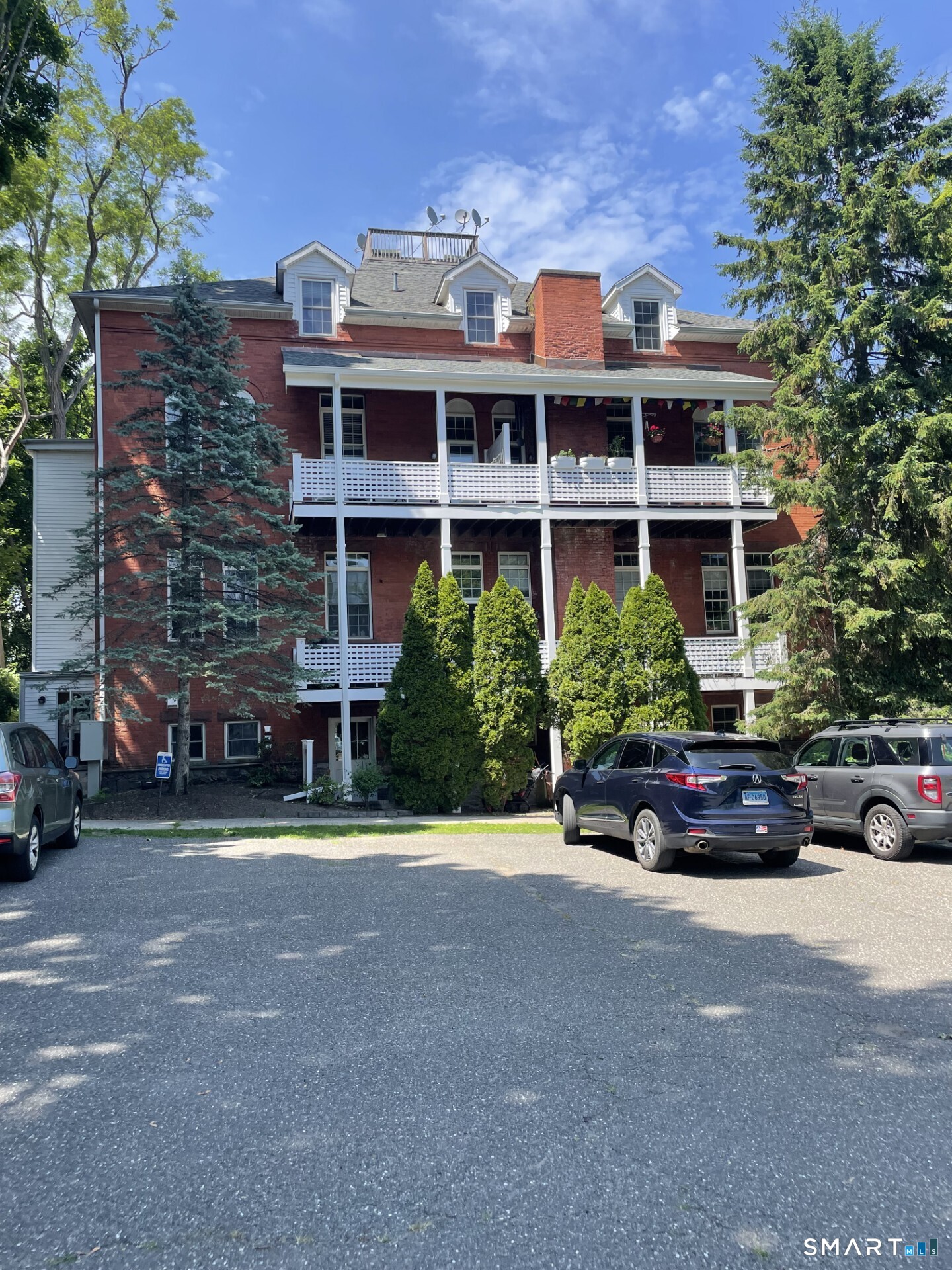 9 Nashville Road, Unit 1A Bethel, CT 06801 - Photo 2 of 18 HEAT INCLUDED!