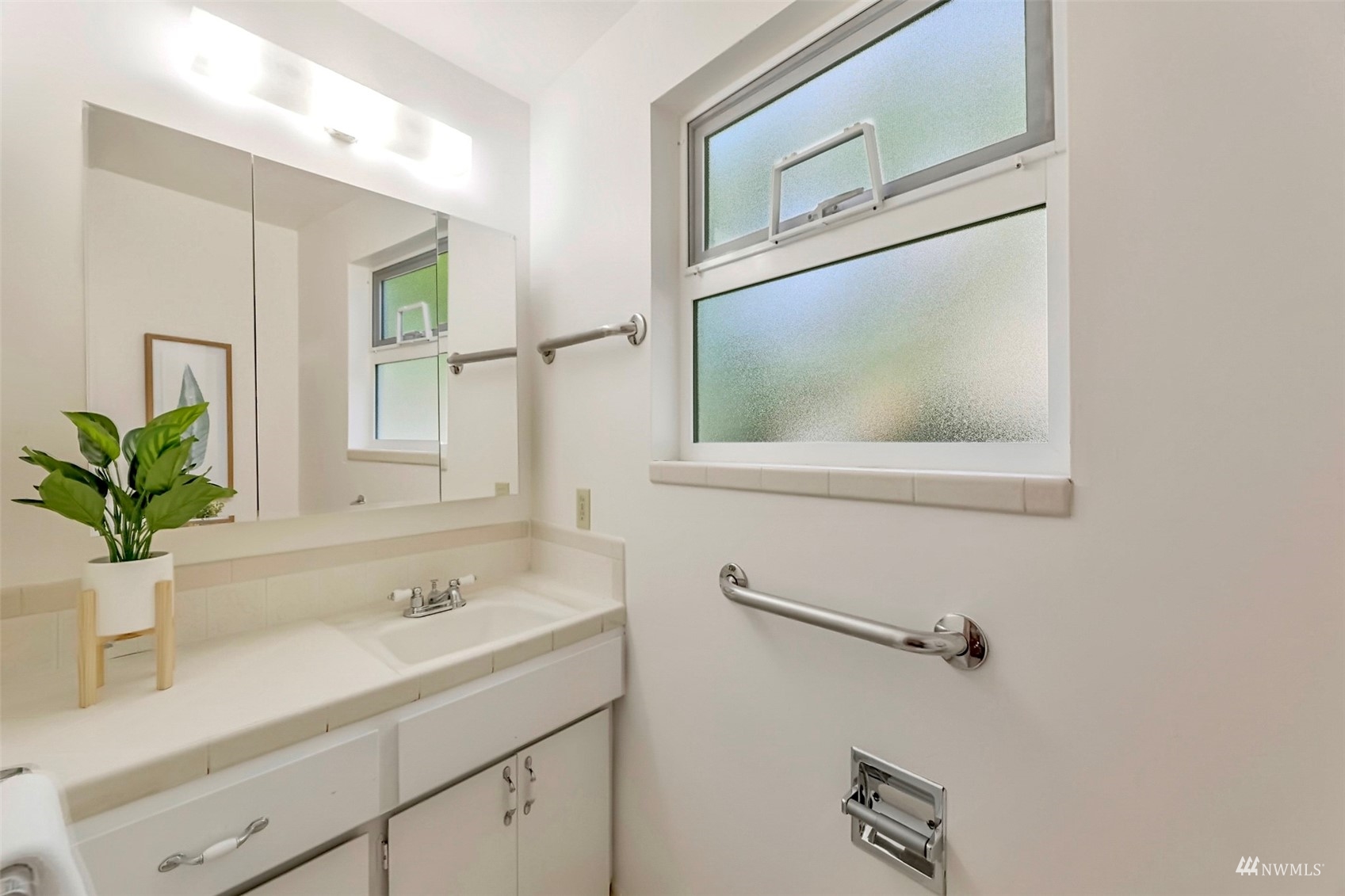 8742 Fauntlee Crest Southwest Seattle, WA 98136 - Photo 18 of 36 Gallery Image 18