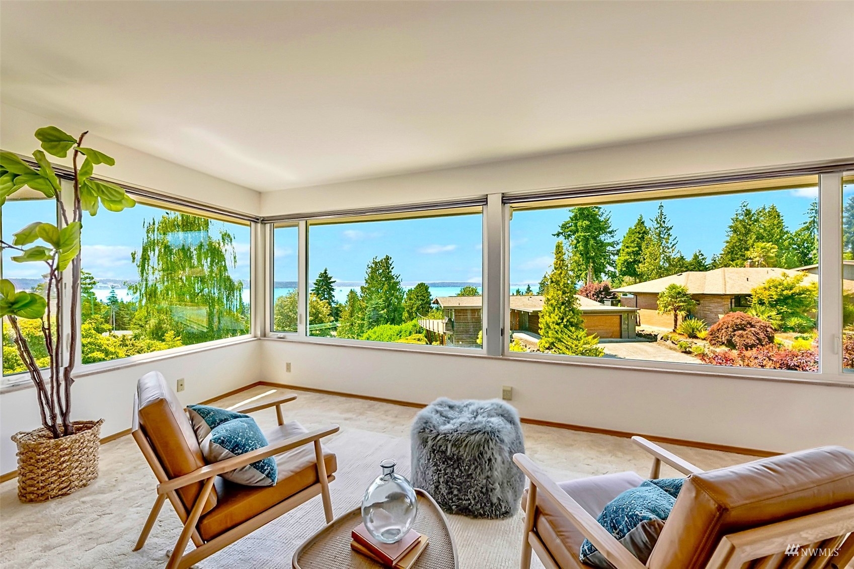 8742 Fauntlee Crest Southwest Seattle, WA 98136 - Photo 5 of 36 Gallery Image 5