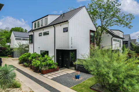 a view of an house with backyard space and garden