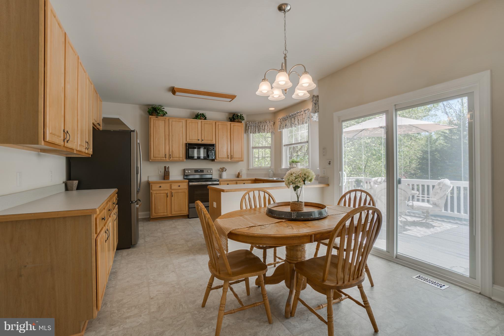 13 Ridgeway Road Stafford, VA 22556 - Photo 8 of 30 Bright and Cheery Kitchen