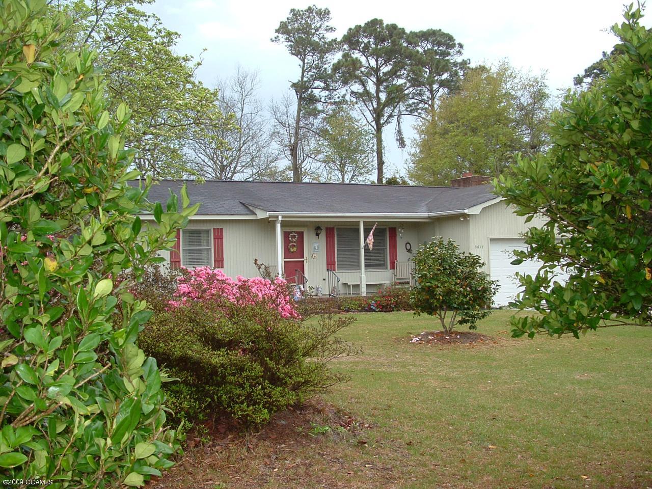 3617 Country Club Road Morehead City, NC 28557 - Photo 7 of 37 Mature landscaping too