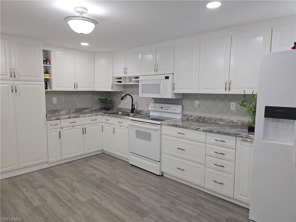 9 Moonstone Circle, Unit M9 Naples, FL 34112 - Photo 5 of 35