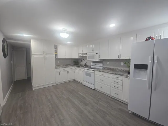 $149,000 | 9 Moonstone Circle, Unit M9, Naples, FL 34112