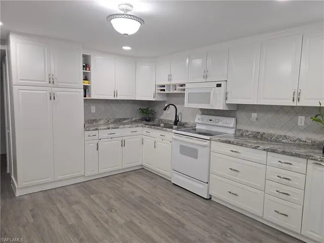 $149,000 | 9 Moonstone Circle, Unit M9, Naples, FL 34112