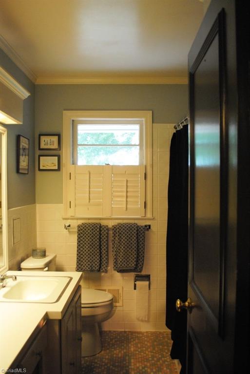 720 Yorkshire Road Winston-Salem, NC 27106 - Photo 14 of 18 Gallery Image 14