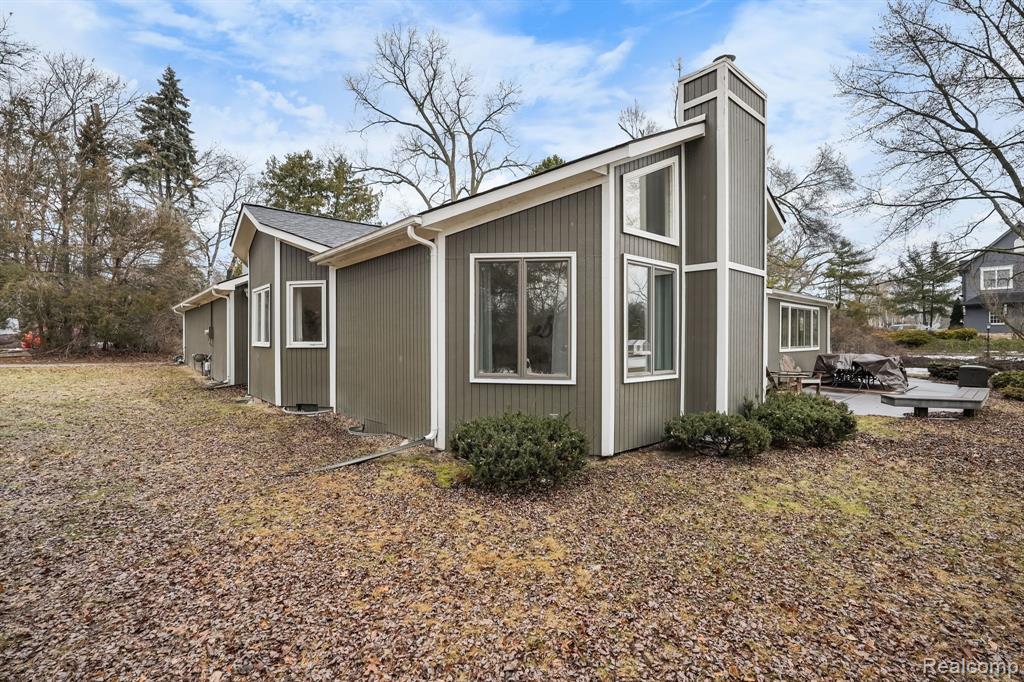 9045 Commerce Road Commerce Township, MI 48382 - Photo 44 of 46