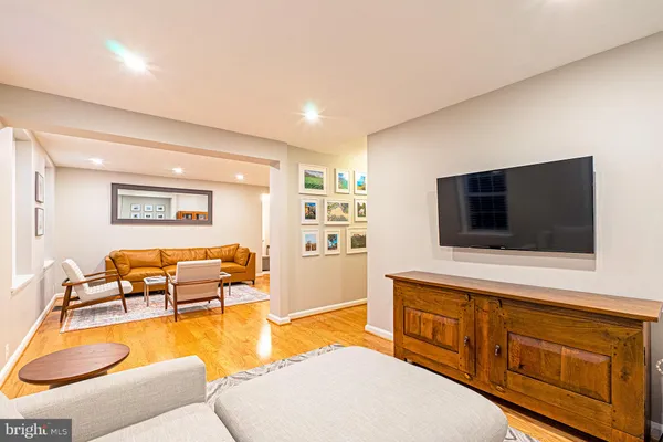 $3,995 | 3400 39th Street Northwest, Unit A715, Washington, DC 20016