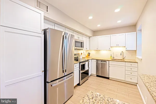 $3,995 | 3400 39th Street Northwest, Unit A715, Washington, DC 20016