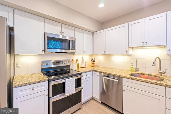 $3,995 | 3400 39th Street Northwest, Unit A715, Washington, DC 20016