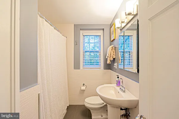 $3,995 | 3400 39th Street Northwest, Unit A715, Washington, DC 20016