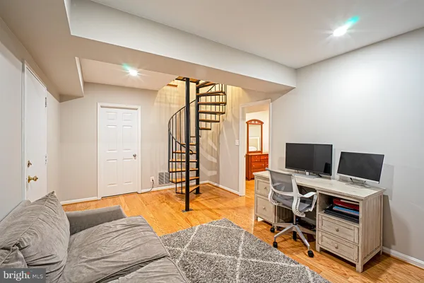 $3,995 | 3400 39th Street Northwest, Unit A715, Washington, DC 20016