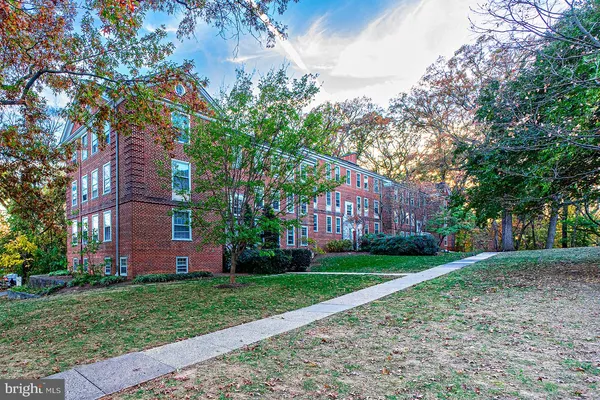 $3,995 | 3400 39th Street Northwest, Unit A715, Washington, DC 20016