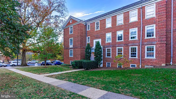 $3,995 | 3400 39th Street Northwest, Unit A715, Washington, DC 20016
