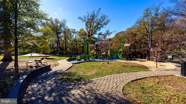 $3,995 | 3400 39th Street Northwest, Unit A715, Washington, DC 20016