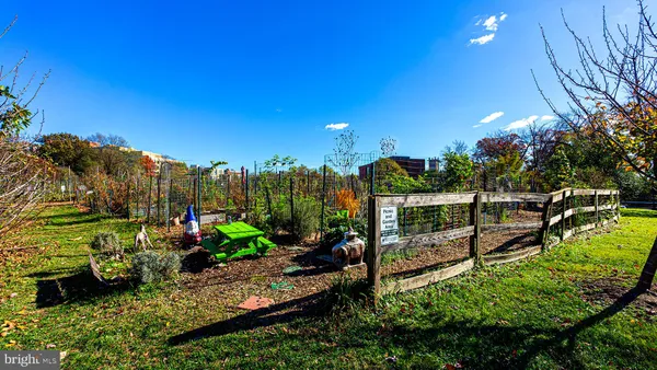 $3,995 | 3400 39th Street Northwest, Unit A715, Washington, DC 20016