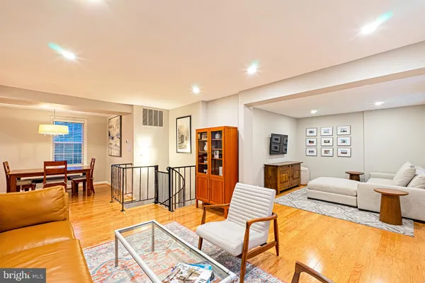 $3,995 | 3400 39th Street Northwest, Unit A715, Washington, DC 20016