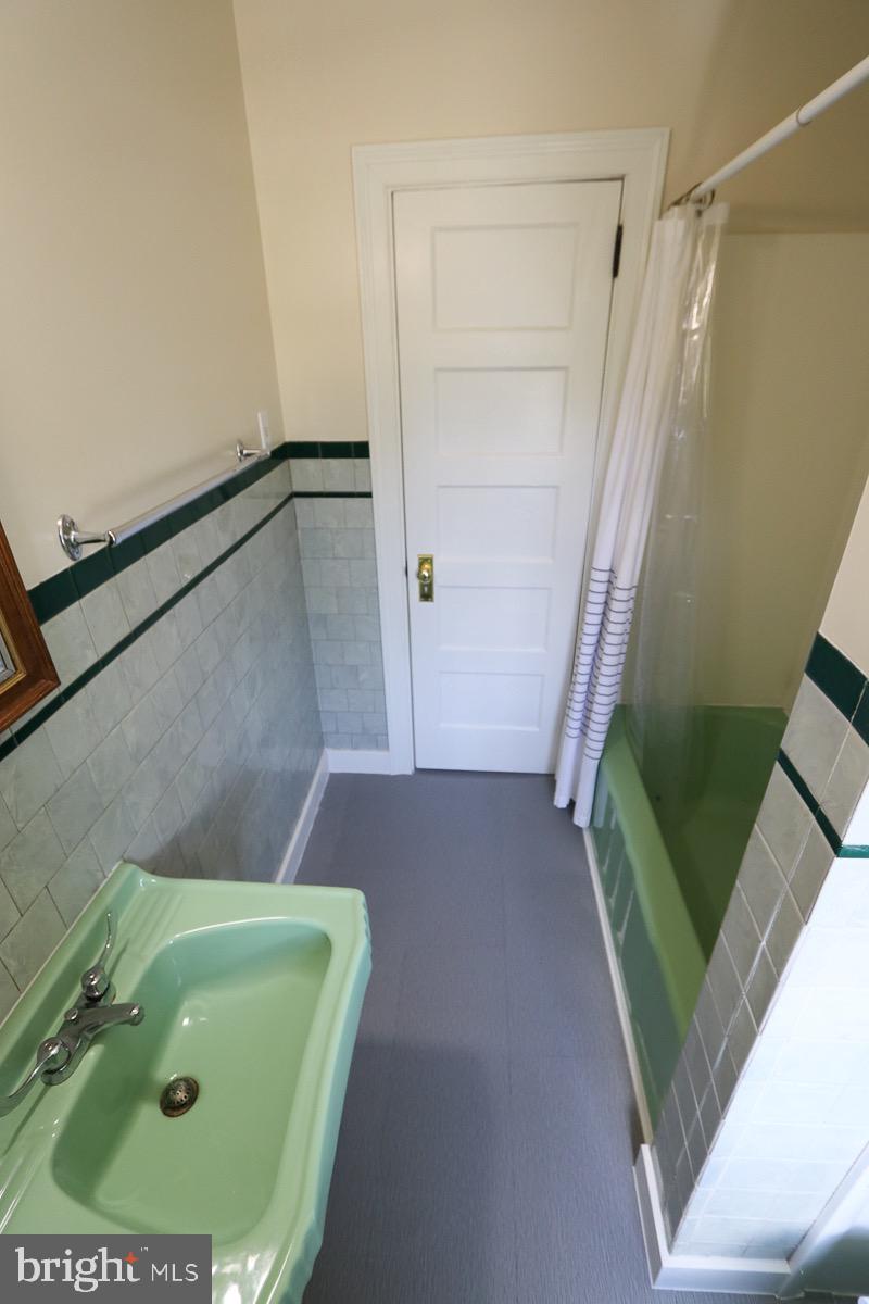 1952 Susquehanna Road Abington, PA 19001 - Photo 31 of 44