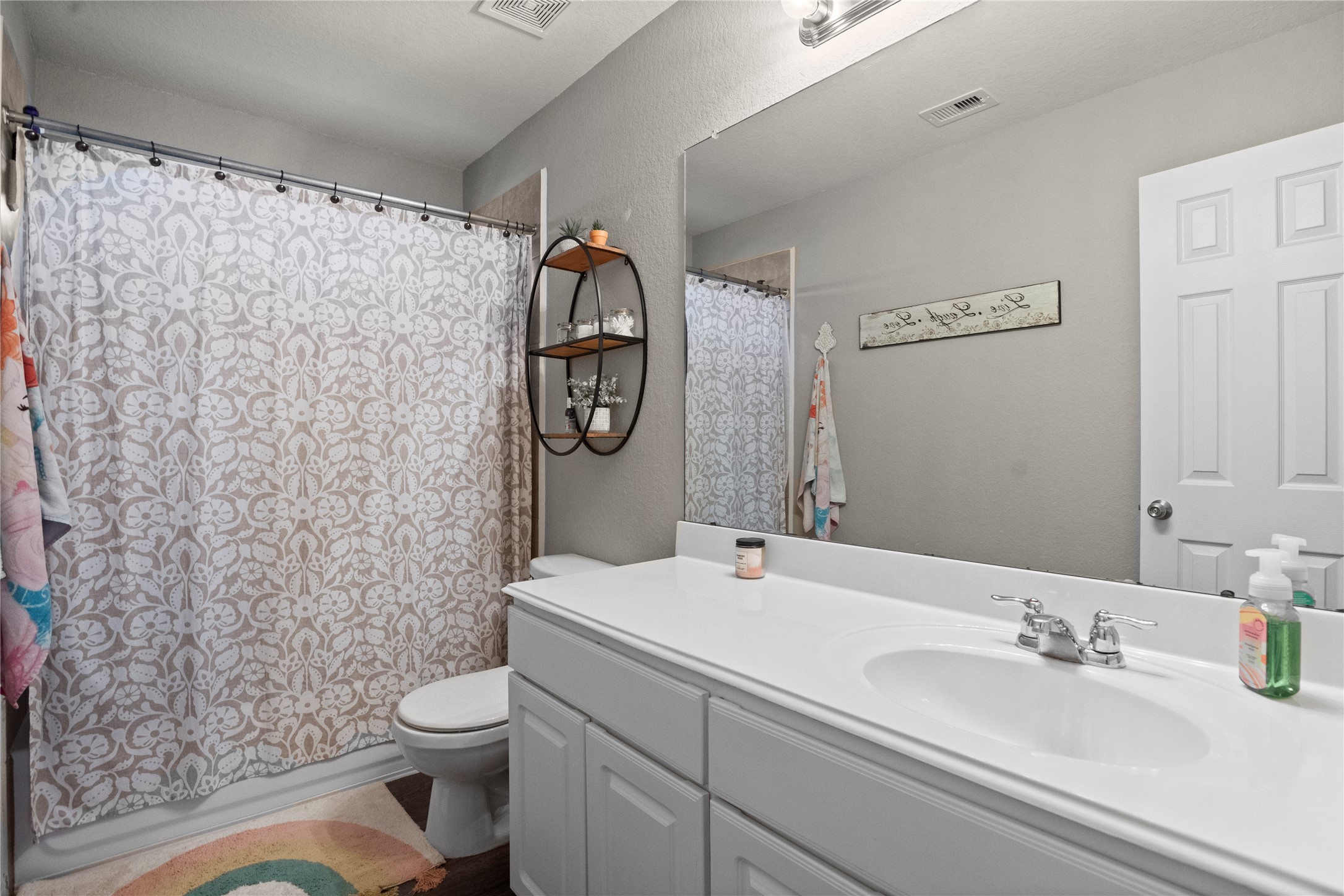 29307 Pear Side Court Spring, TX 77386 - Photo 21 of 29 Hall full Bathroom