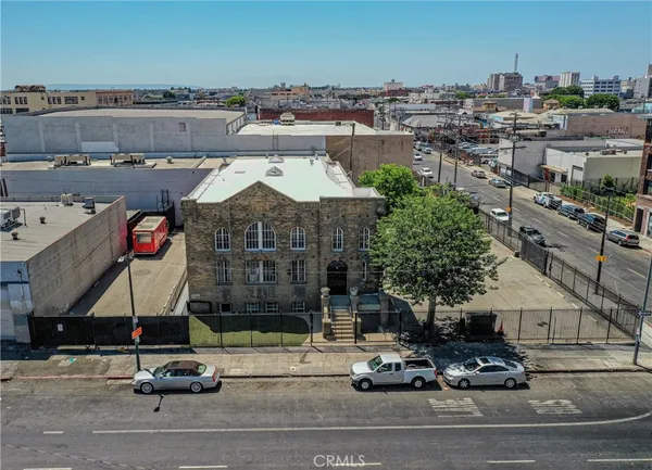 a car parked in front of a building