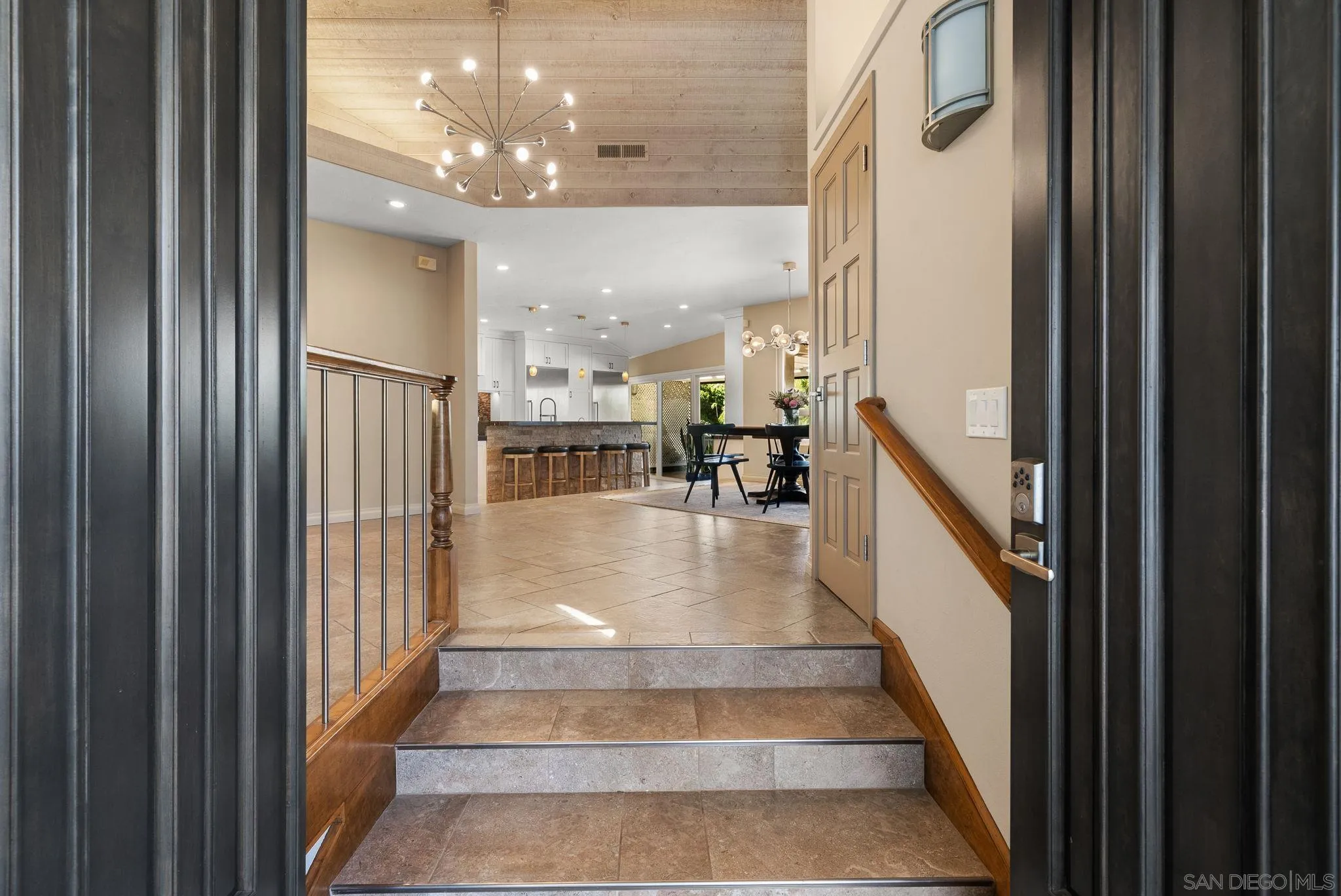 15925 Lime Grove Road Poway, CA 92064 - Photo 5 of 42 Entry