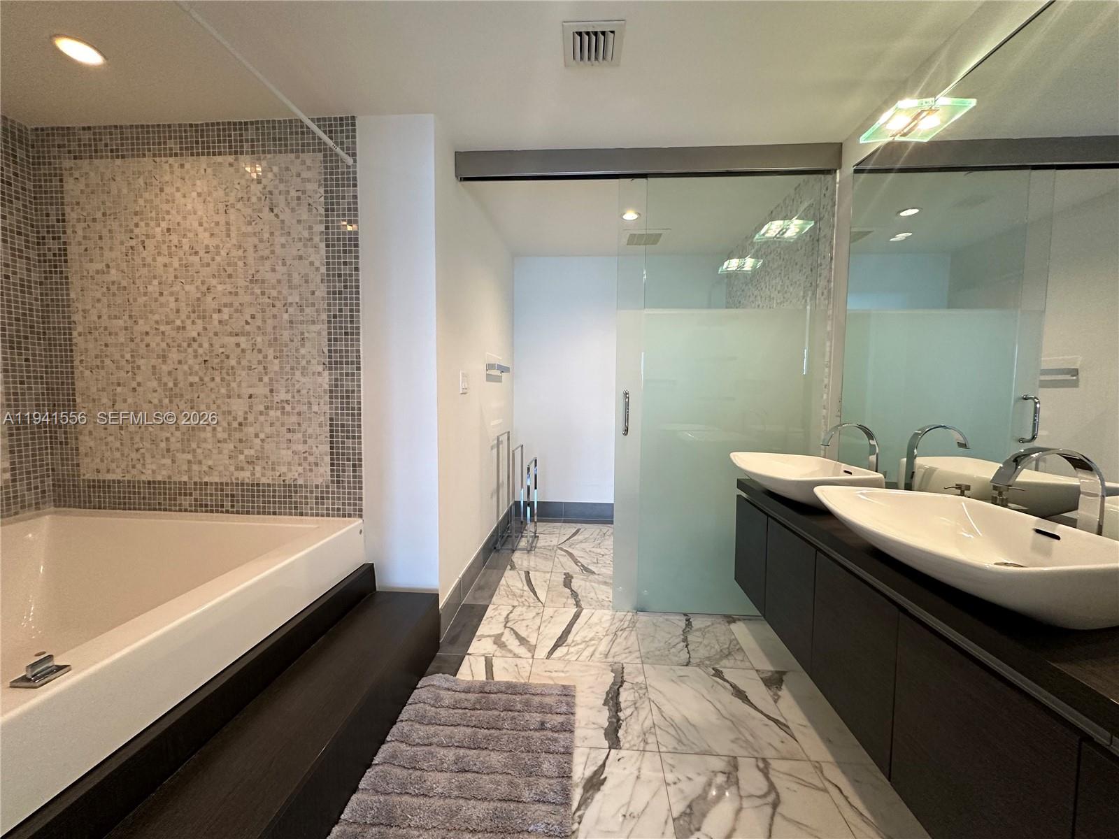 200 Biscayne Blvd Way, Unit 3514 Miami, FL 33131 - Photo 6 of 18