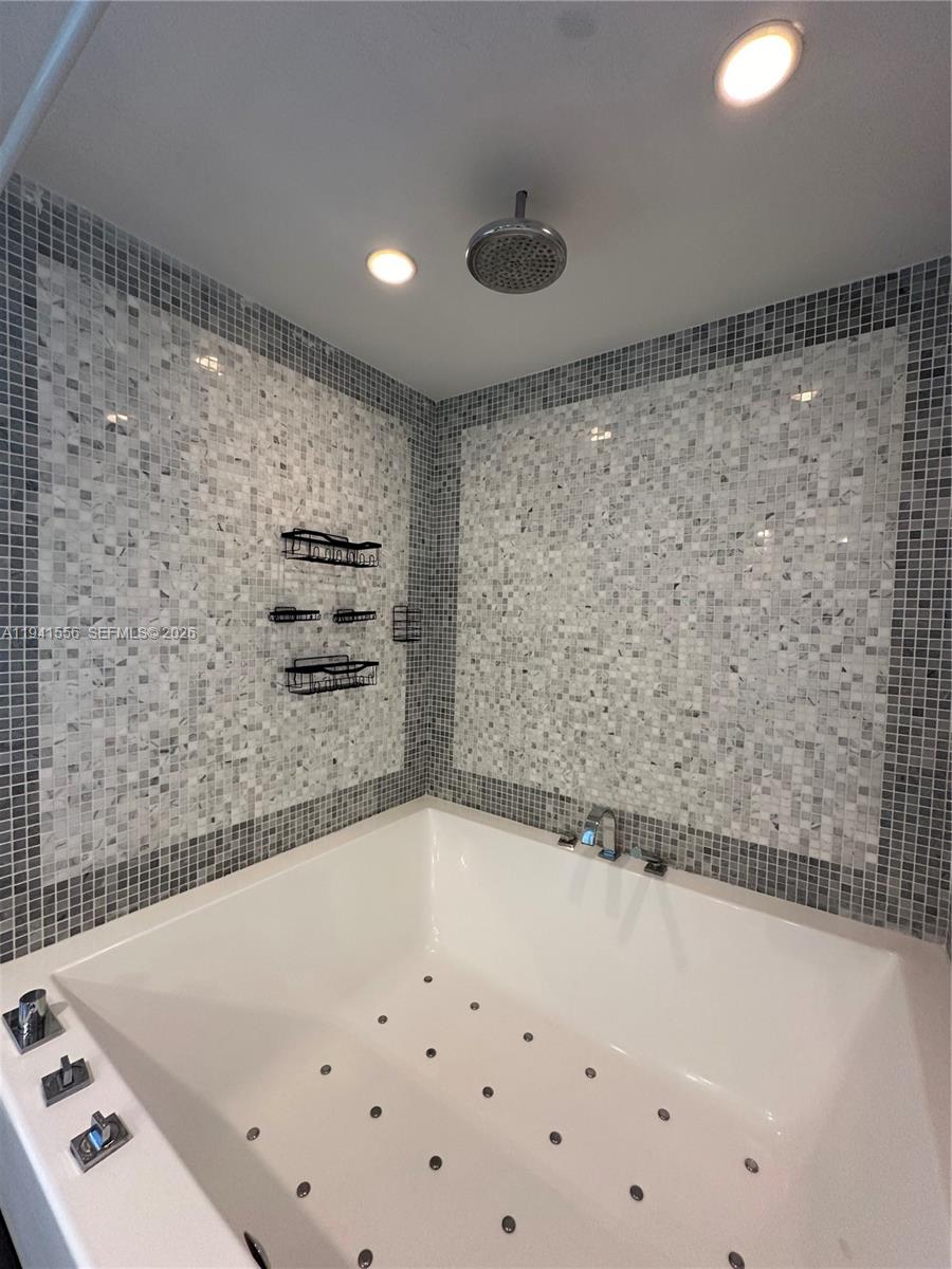 200 Biscayne Blvd Way, Unit 3514 Miami, FL 33131 - Photo 7 of 18