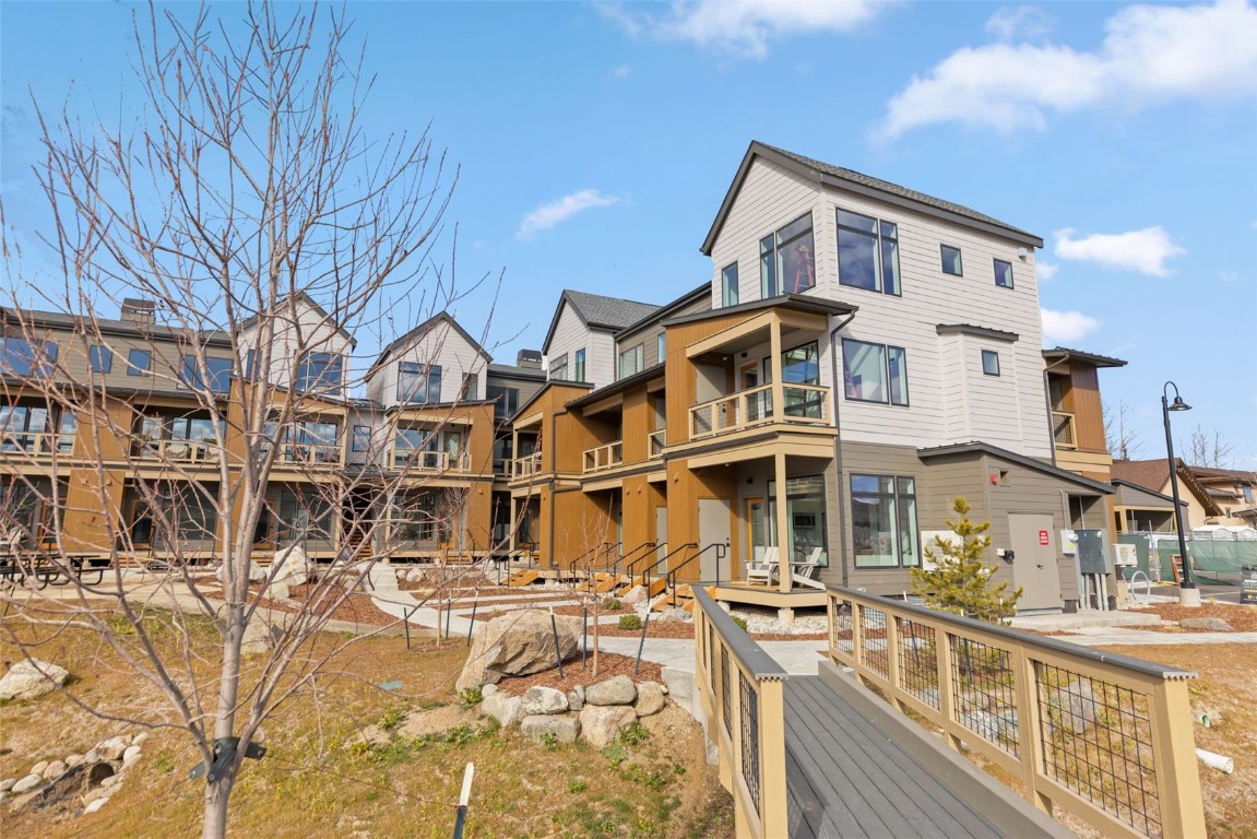 185 Lusher Court, Unit 109 Frisco, CO 80443 - Photo 14 of 21 a view of a large white building