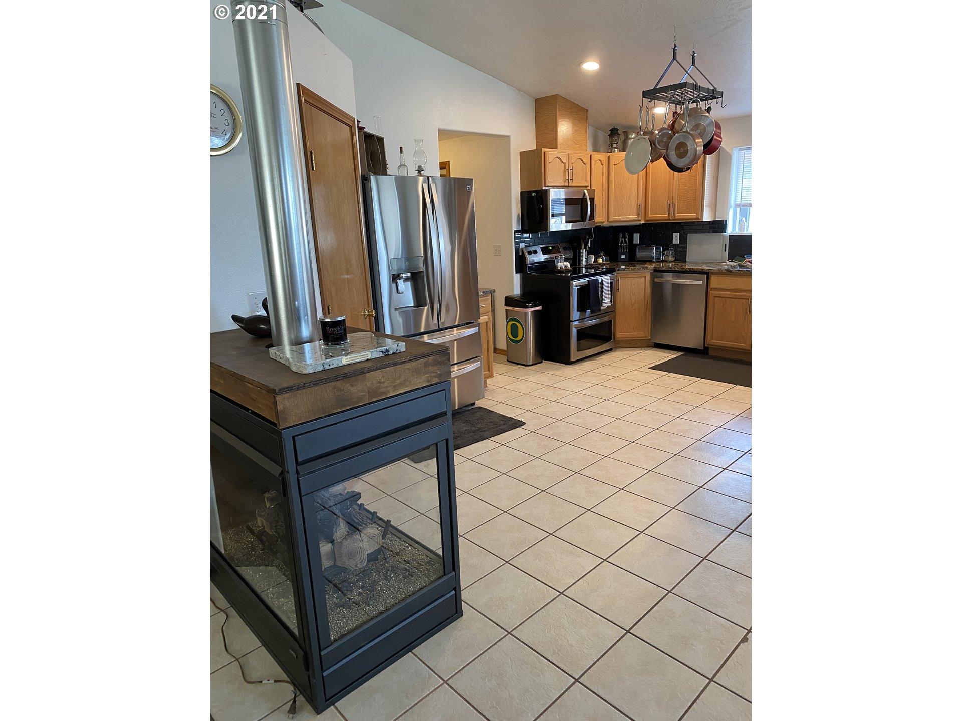 78720 Downey Road Boardman, OR 97818 - Photo 3 of 16 a view of kitchen with refrigerator stove and microwave