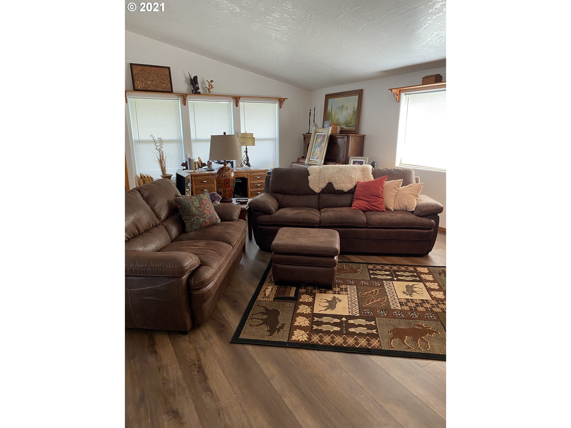78720 Downey Road Boardman, OR 97818 - Photo 4 of 16 a living room with furniture and a couch