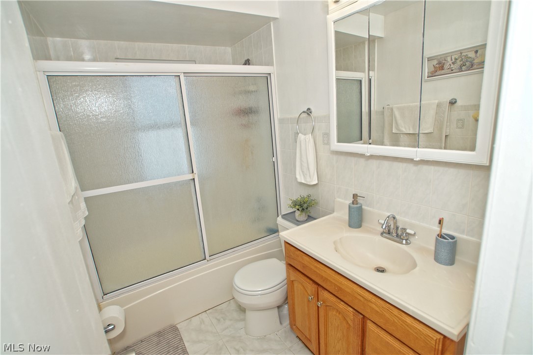 4137 Stonehaven Road Cleveland, OH 44121 - Photo 16 of 23