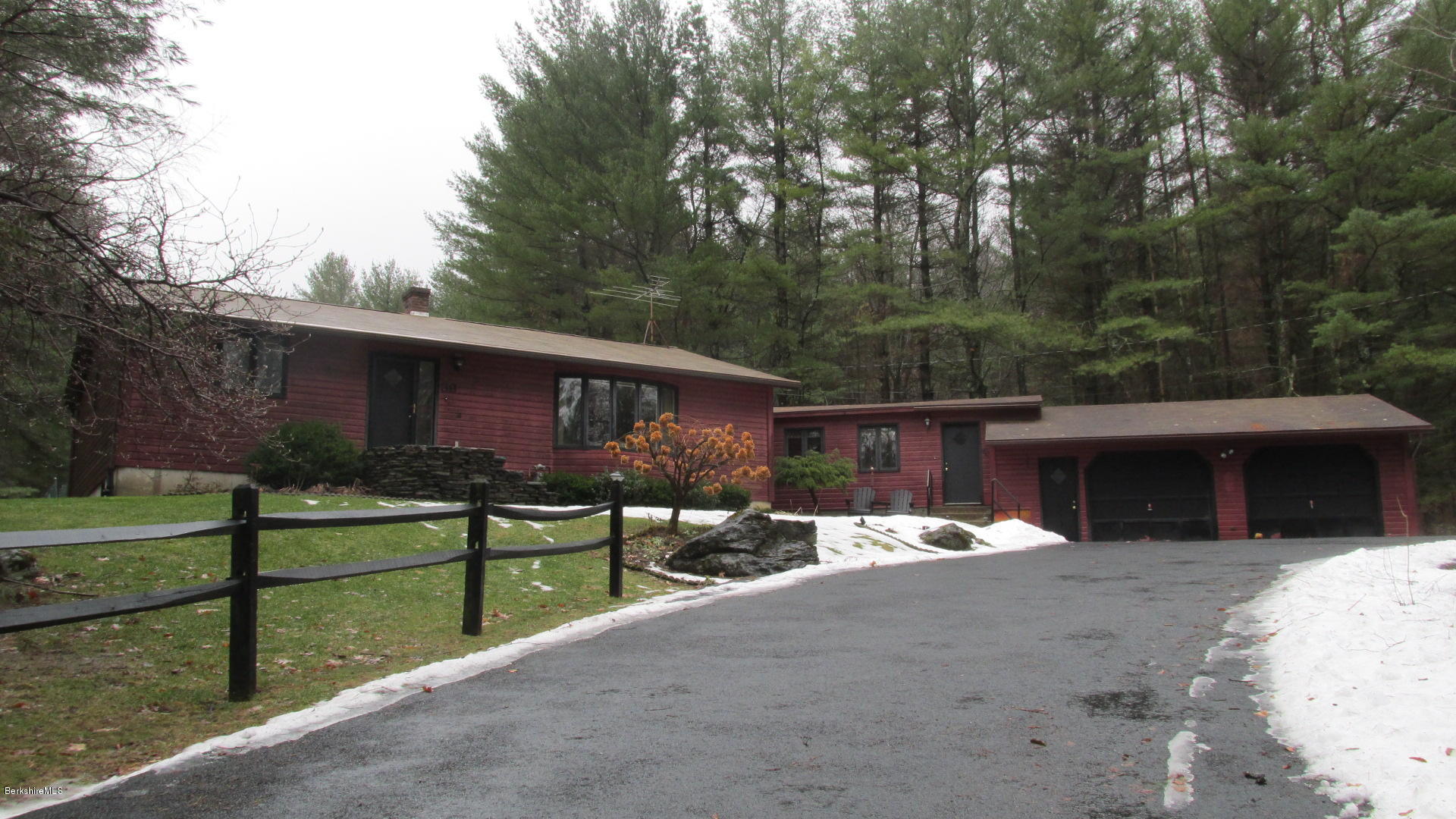39 Knox Road Pittsfield, MA 01201 - Photo 1 of 35 Front