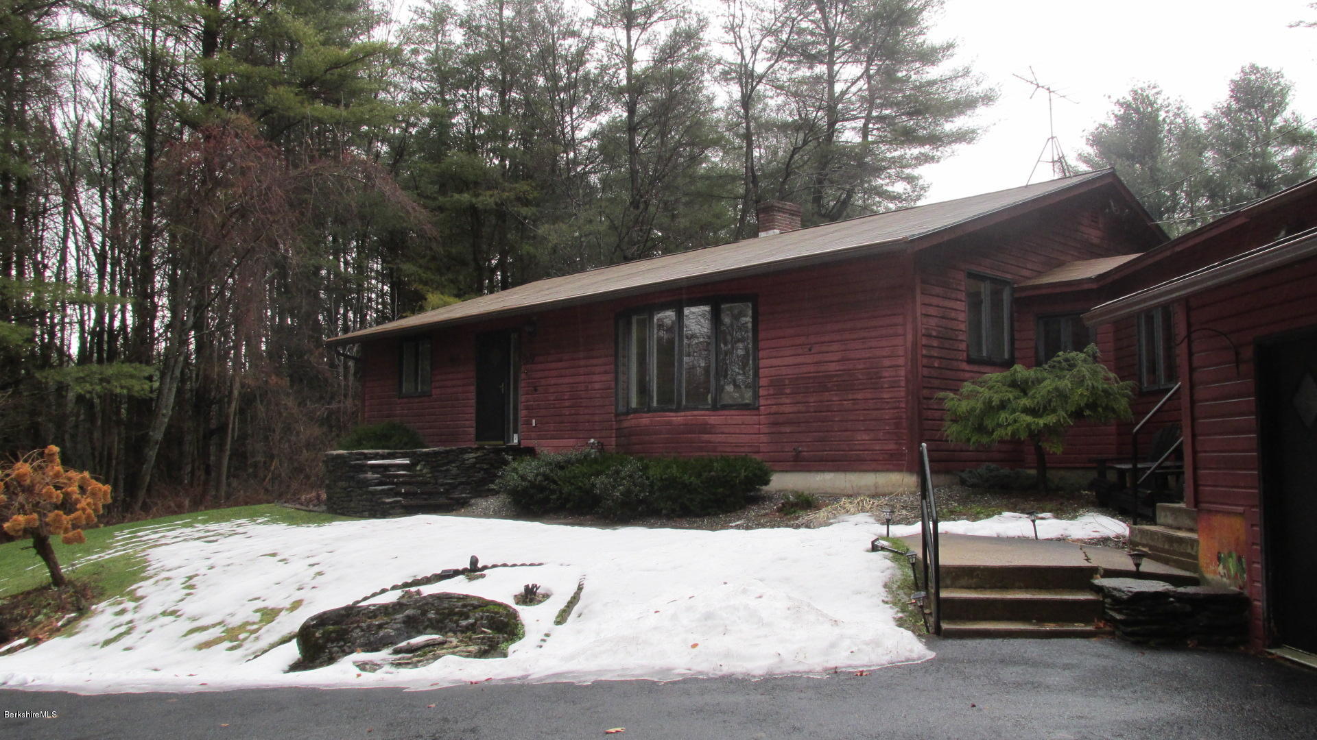 39 Knox Road Pittsfield, MA 01201 - Photo 2 of 35 Front