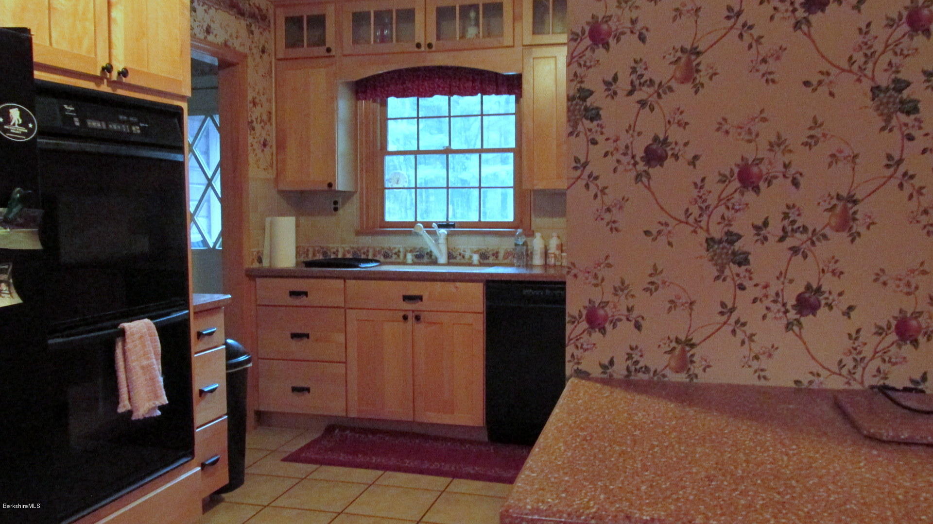 39 Knox Road Pittsfield, MA 01201 - Photo 11 of 35 Kitchen