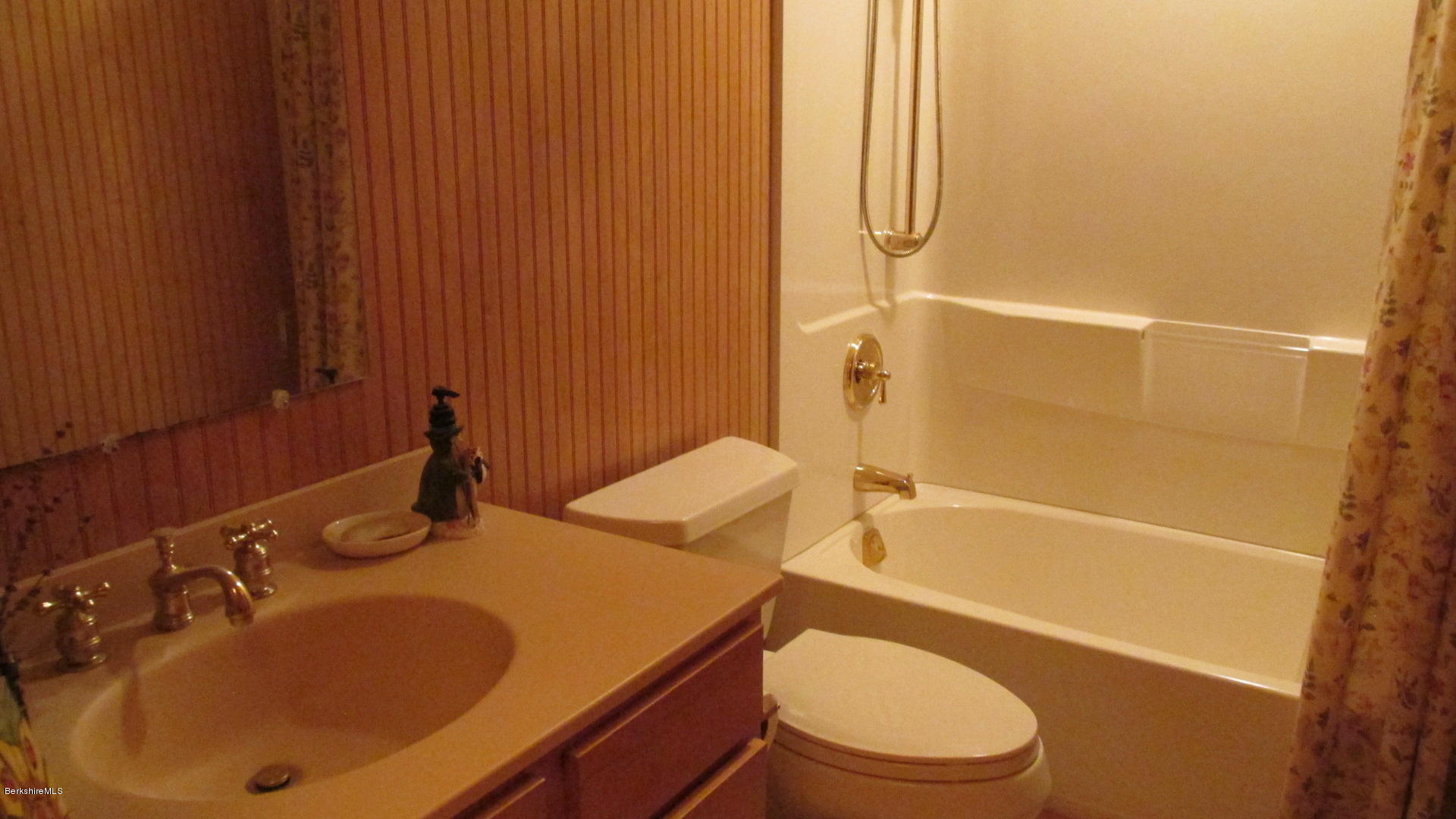 39 Knox Road Pittsfield, MA 01201 - Photo 14 of 35 Bathroom