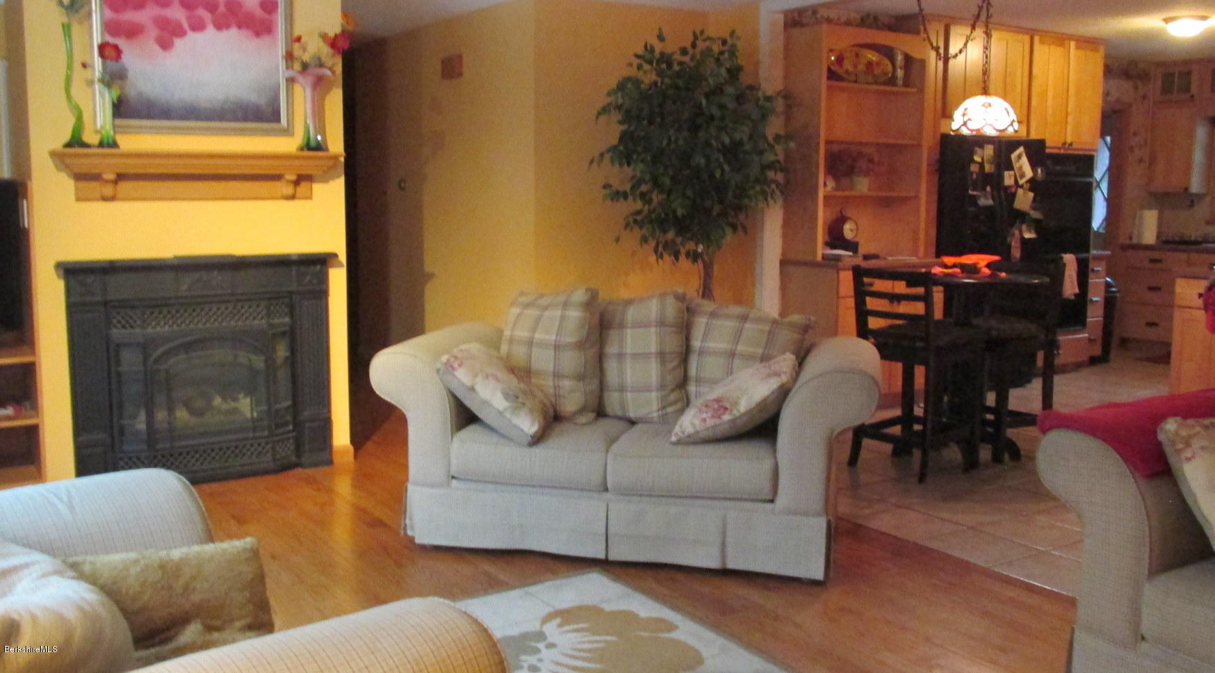 39 Knox Road Pittsfield, MA 01201 - Photo 17 of 35 Living room
