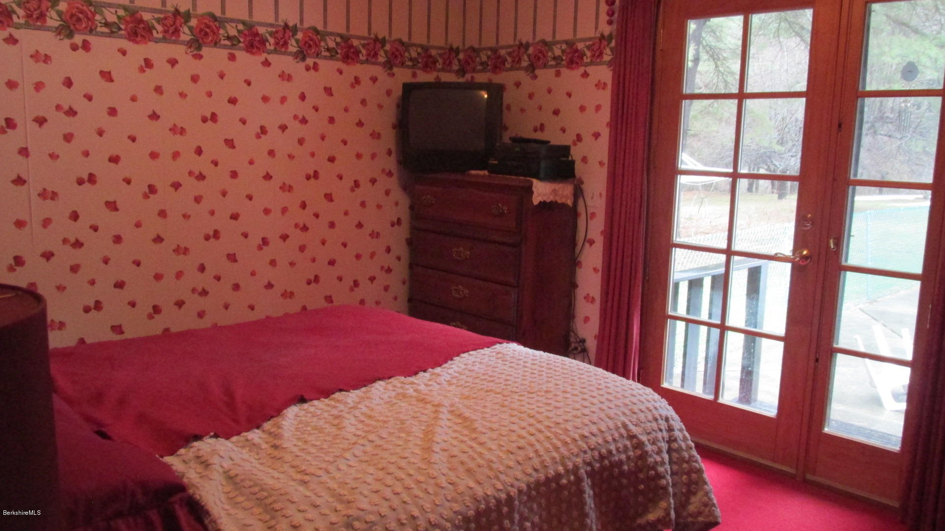 39 Knox Road Pittsfield, MA 01201 - Photo 23 of 35 Master bedroom