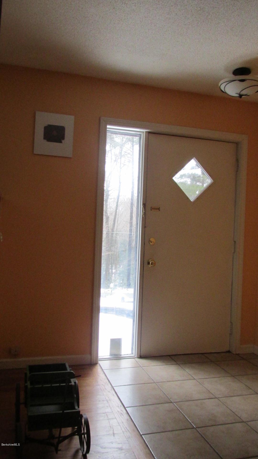 39 Knox Road Pittsfield, MA 01201 - Photo 24 of 35 Entry Way