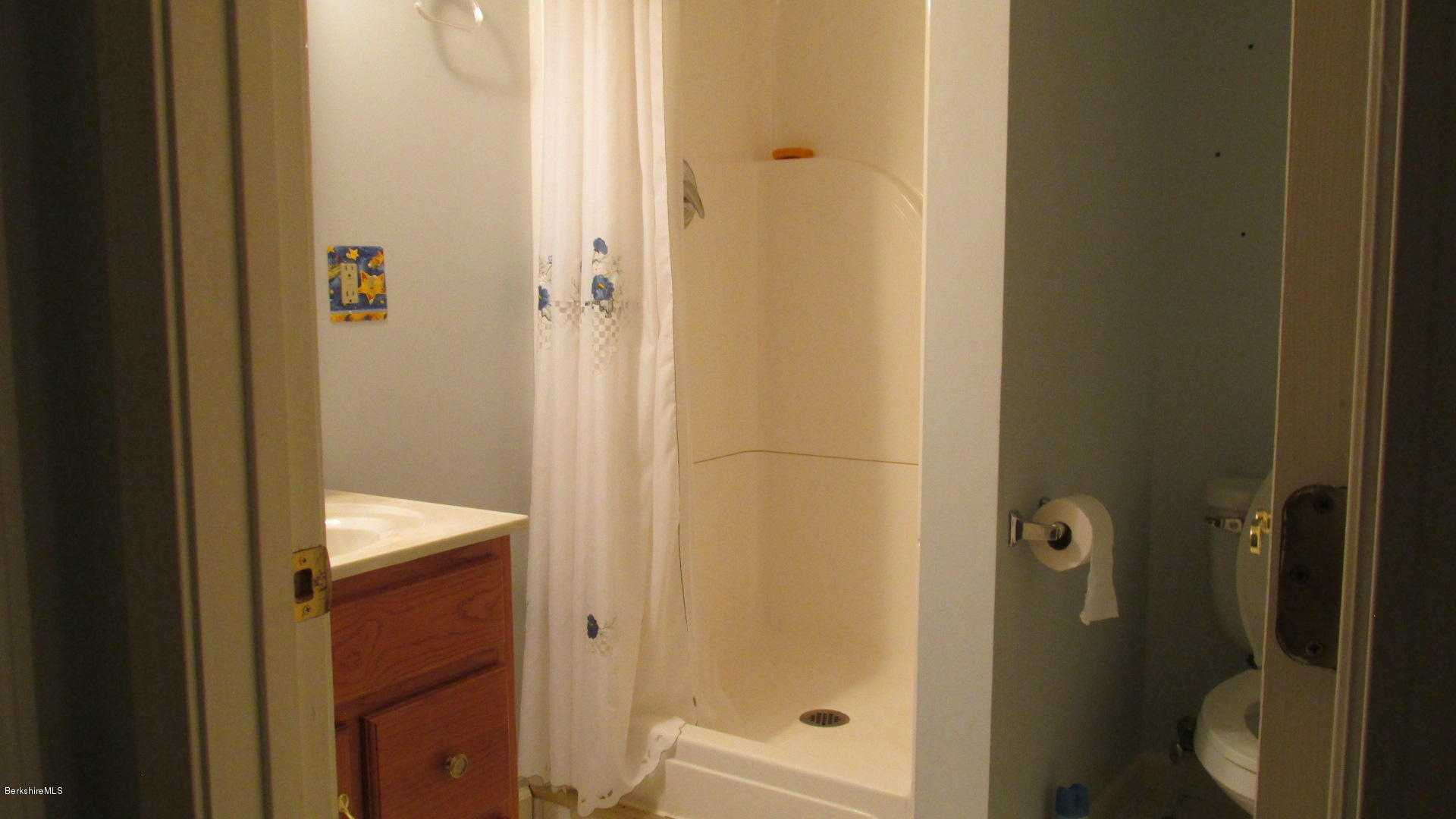 39 Knox Road Pittsfield, MA 01201 - Photo 25 of 35 Lower level bathroom