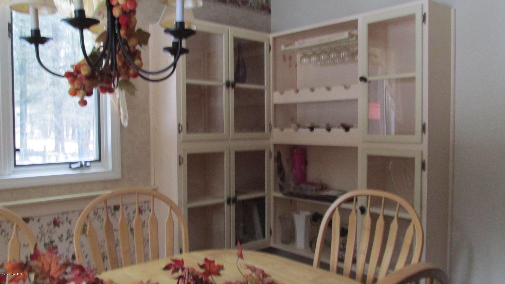 39 Knox Road Pittsfield, MA 01201 - Photo 6 of 35 Dining room