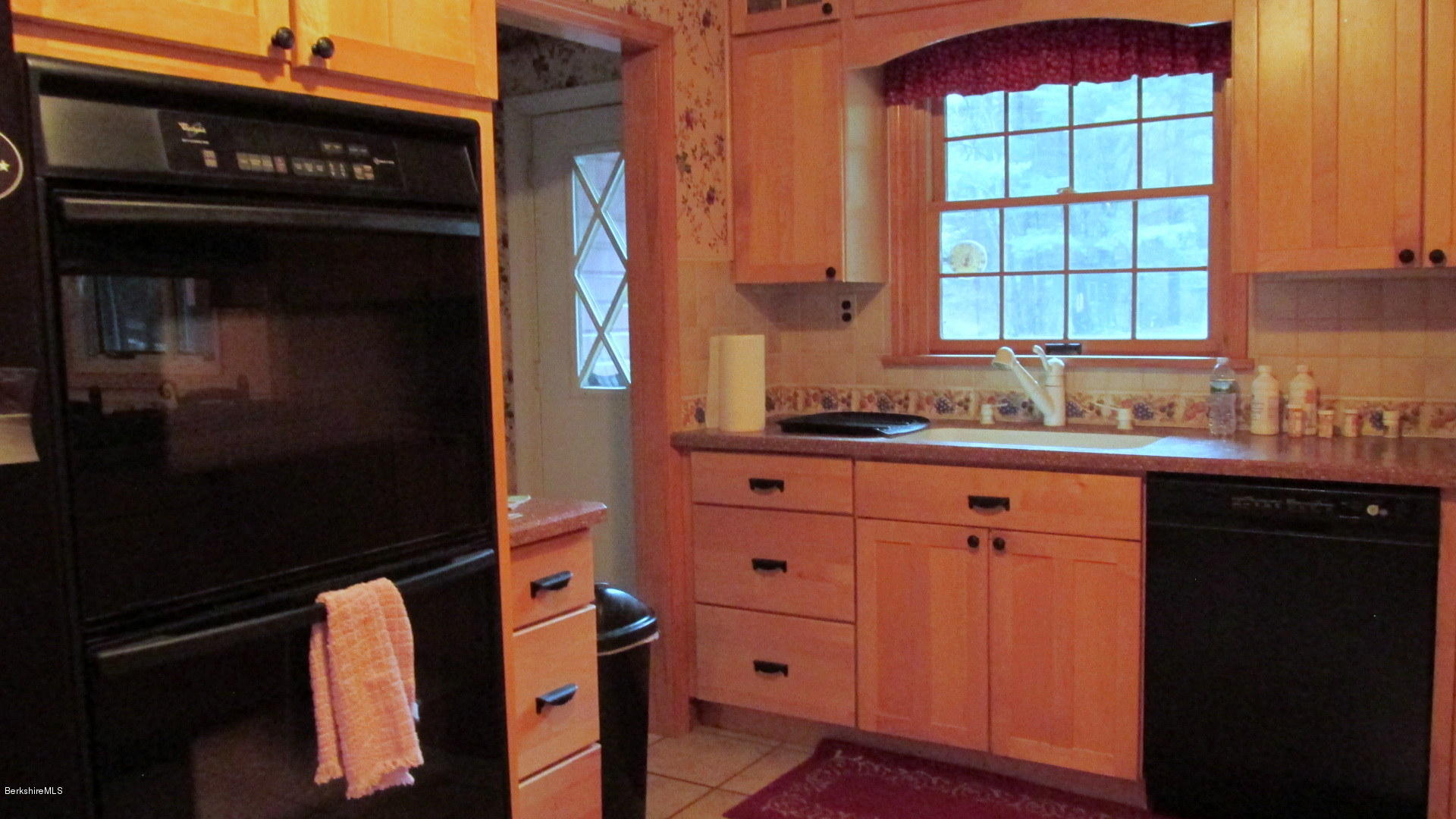 39 Knox Road Pittsfield, MA 01201 - Photo 9 of 35 Kitchen