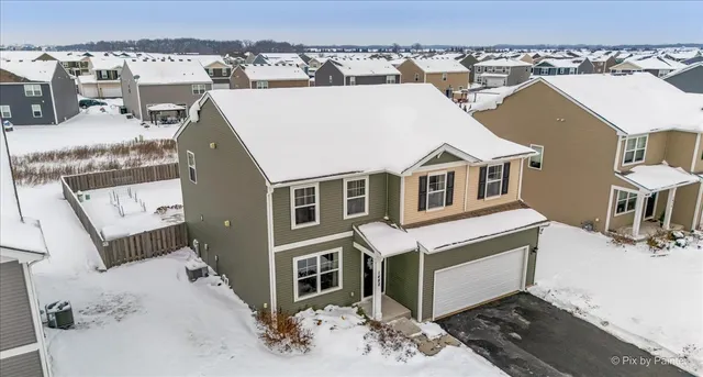 $400,000 | 1482 Hollow Tree Lane, Pingree Grove, IL 60140