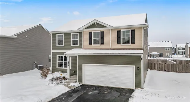 $400,000 | 1482 Hollow Tree Lane, Pingree Grove, IL 60140