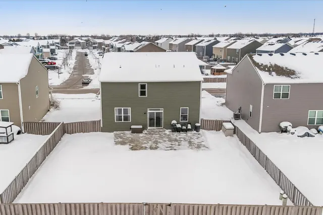 $400,000 | 1482 Hollow Tree Lane, Pingree Grove, IL 60140